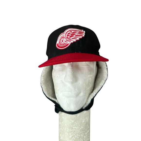 Detroit Red Wings New Era Wool Sherpa Lined Bill Trapper HAt Size 7 1/2 - Picture 1 of 9